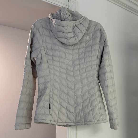 The North Face Thermoball Women's Light Gray Puffer Jacket with Hood - Picture 7 of 7